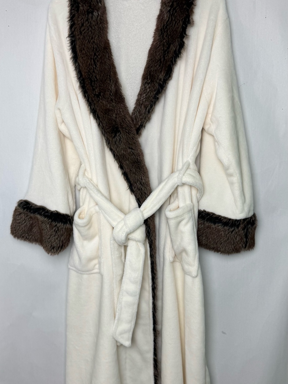Luxe Faux Fur Plush Full Length Wrap Robe Size L/XL - Picture 3 of 10